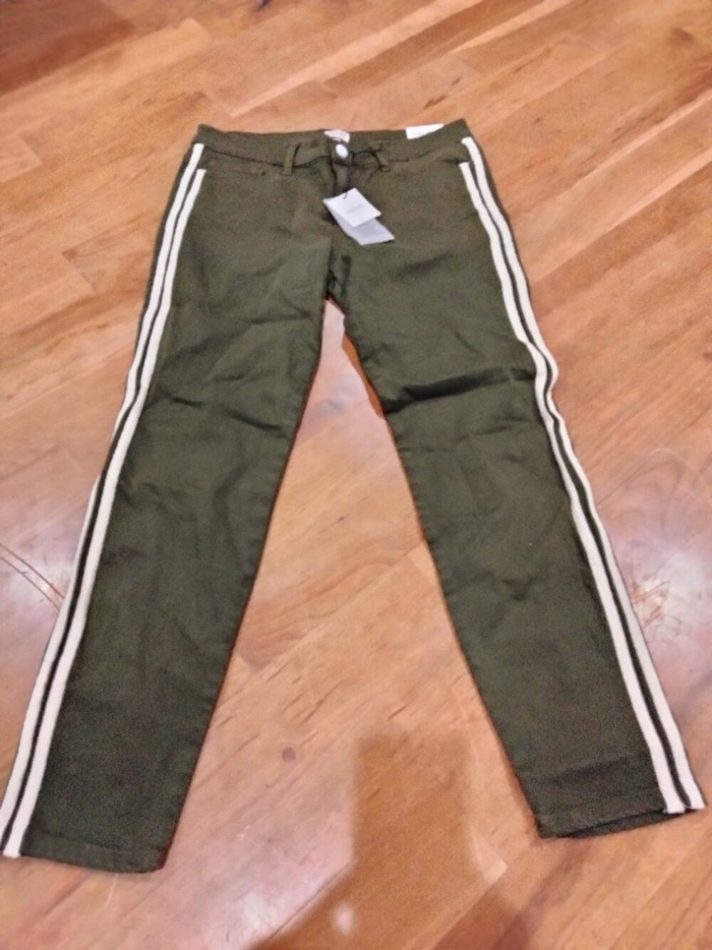 Size 9 / 29 Sneak Peak mid rise jeans junior women